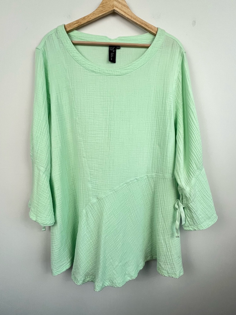 Focus Casual Life light green gauze asymmetric seam lagenlook top, large.